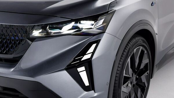 The headlight shape and design is also new. Rafale gets headlights that boast of LED Adaptative Vision technology which adapts to the driving conditions. The headlight shape and design is also new. Rafale gets headlights that boast of LED Adaptative Vision technology which adapts to the driving conditions.