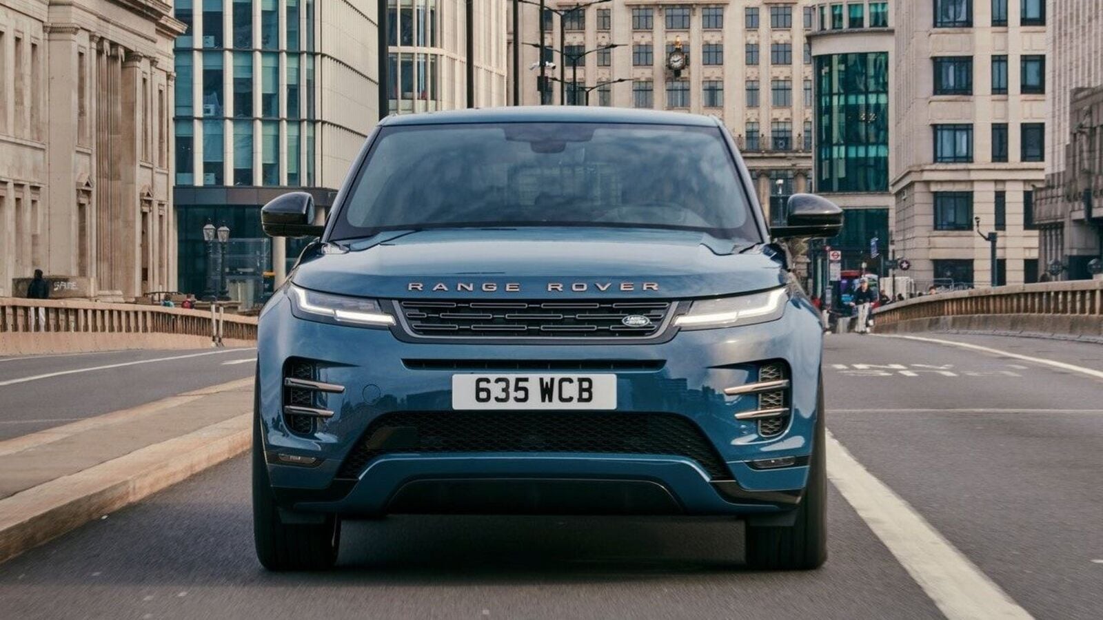 In pics: 2024 Range Rover Evoque unveiled with a curved screen