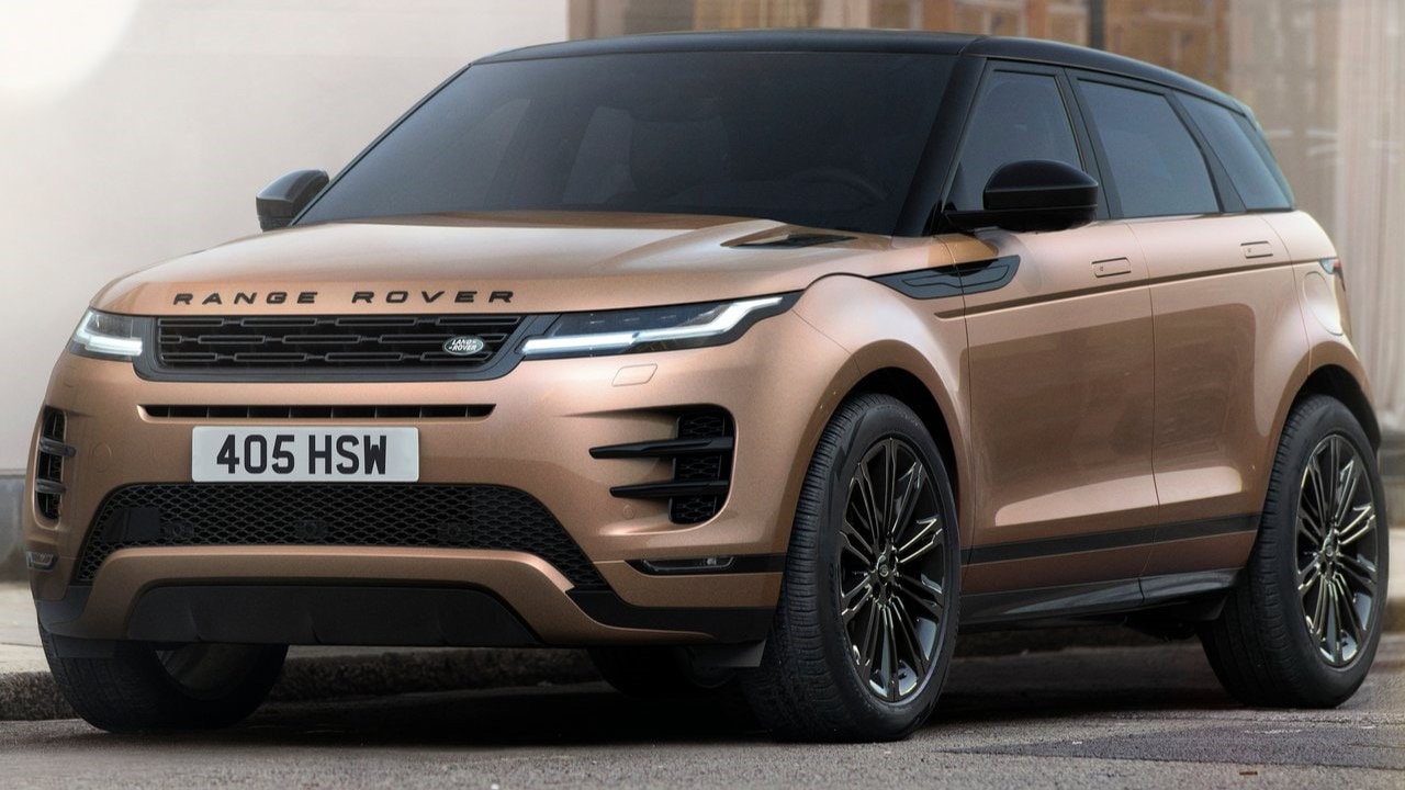 In pics 2024 Range Rover Evoque revealed with a curved screen. Here's