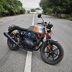 The gearbox is a 6-speed unit that gets slip and assist clutch. It is smooth and slots in with a positive feel. Moreover, it is quite easy to rev-match but the clutch action is on the heavier side.