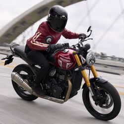 The Speed 400 uses a single-piece seat, a side mounted exhaust with traditional handlebar and grab rail. Despite being the smallest motorcycle in the portfolio, it is immediately recognizable as a Triumph.