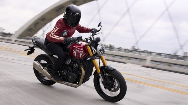 The Speed 400 uses a single-piece seat, a side mounted exhaust with traditional handlebar and grab rail. Despite being the smallest motorcycle in the portfolio, it is immediately recognizable as a Triumph. The Speed 400 uses a single-piece seat, a side mounted exhaust with traditional handlebar and grab rail. Despite being the smallest motorcycle in the portfolio, it is immediately recognizable as a Triumph.
