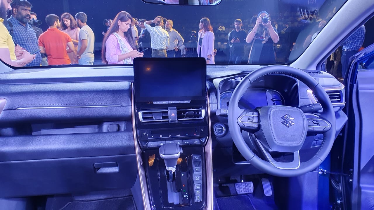 A look at the dashboard layout inside the Maruti Suzuki Invicto.