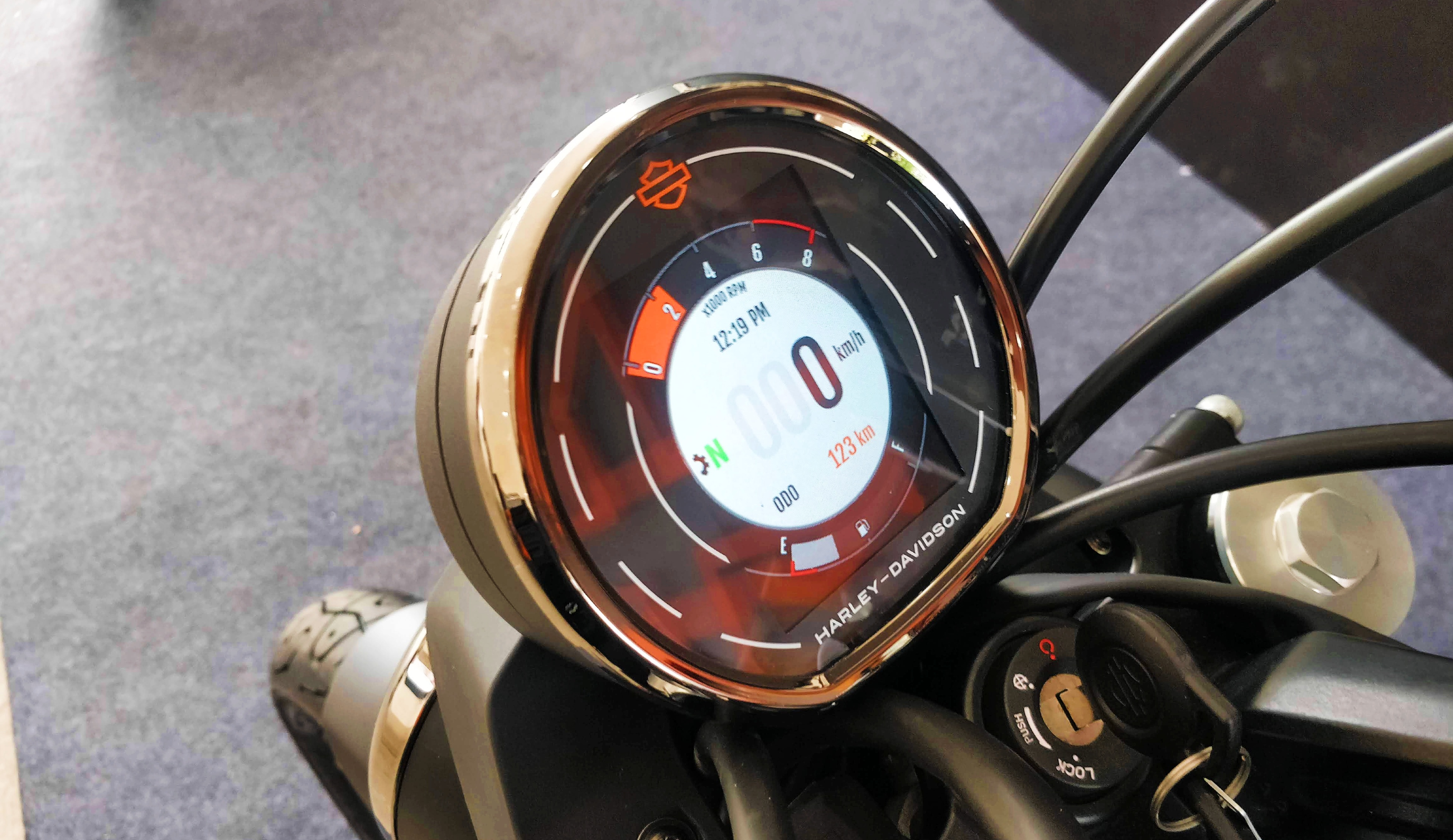 The 3.5-inch TFT screen is easy to read and packs all the essential information along with turn-by-turn navigation, call/SMS alerts, and music control Harley-Davidson X440 review