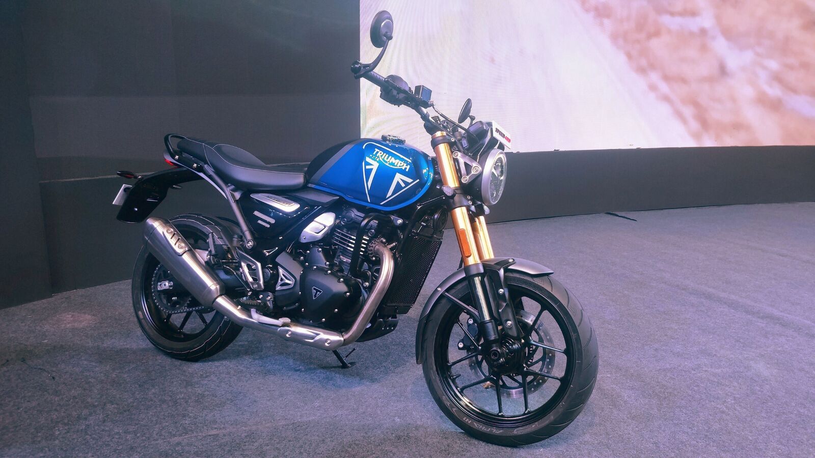 Triumph Speed 400 & Scrambler 400 X receive 10,000 bookings, Bajaj to ...