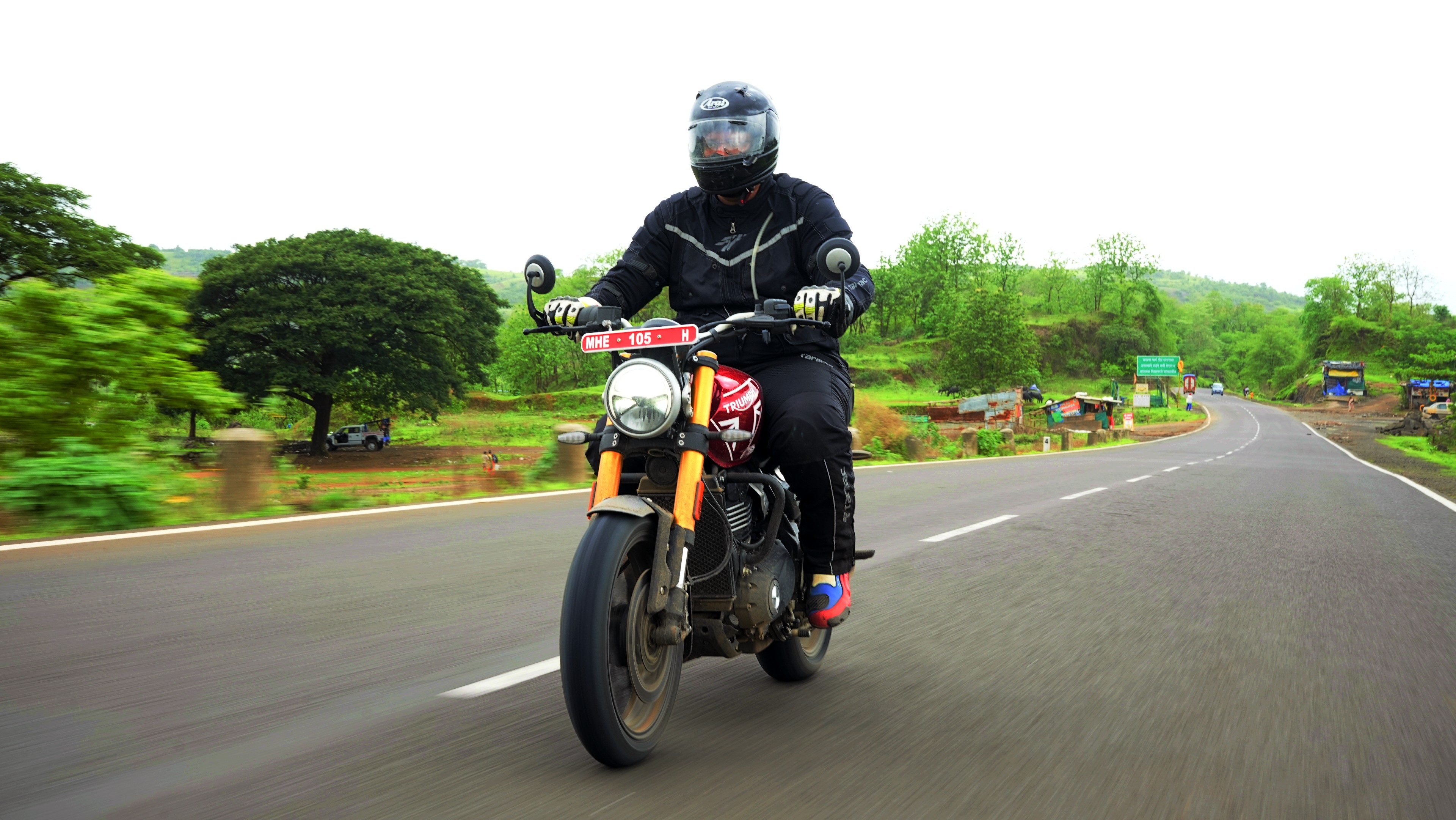 The engine has been optimised for low-end traceability which makes the motor relaxed in 5th gear at 45 kmph, Triumph Speed 400 Review
