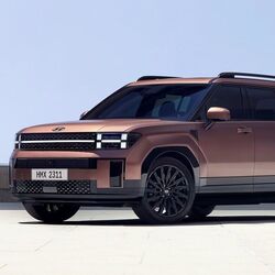 The 2024 Santa Fe comes with 21-inch wheels on the side with pronounced wheel arches.