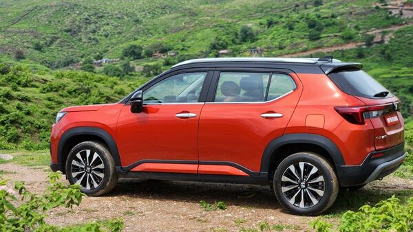Cladding on towards the bottom of the side doors lend some character to the profile of the Honda Elevate SUV.