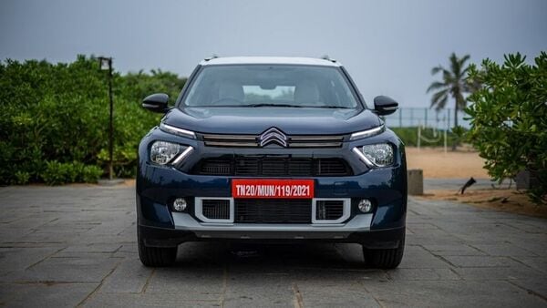 Pricing is cruciual also because the Citroen C3 Aircross does a fairly good job in most of its other attributes. Let's begin with the looks. It is not overly muscular or sporty but a pleasing blend of both while staying true to the inherent design language of Citroen models the world over. A twin strip line just over the front grille with nicely shaped LED DRLs define an appealing face. The head light units here are, however, halogen. Pricing is cruciual also because the Citroen C3 Aircross does a fairly good job in most of its other attributes. Let's begin with the looks. It is not overly muscular or sporty but a pleasing blend of both while staying true to the inherent design language of Citroen models the world over. A twin strip line just over the front grille with nicely shaped LED DRLs define an appealing face. The head light units here are, however, halogen.