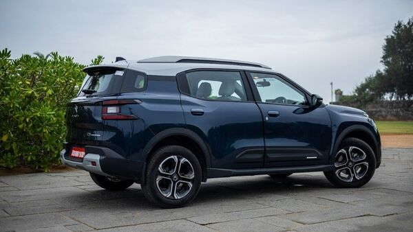 The C3 Aircross has an impressive ground clearance and is quite long as well. It stands on 17-inch wheels with a modern visual cue on the alloy design. The dual-tone options also add a modern touch to the vehicle. The C3 Aircross has an impressive ground clearance and is quite long as well. It stands on 17-inch wheels with a modern visual cue on the alloy design. The dual-tone options also add a modern touch to the vehicle.