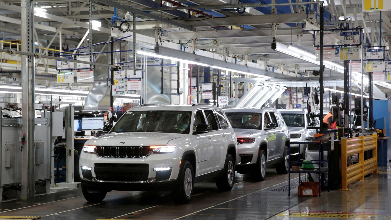 Jeep issues recall for 340,000 Compass, Grand Cherokee, Wagoneer models