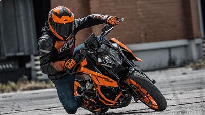 FIRST TRICKS 2024 KTM 125 DUKE #motorcycle #125duke #motorbike #stunt  #stuntriding #stoppie 