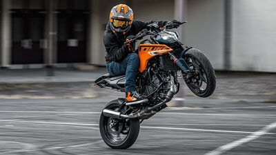 KTM launches KTM 125 Duke at introductory price of INR 1.5 lakh, ET Auto