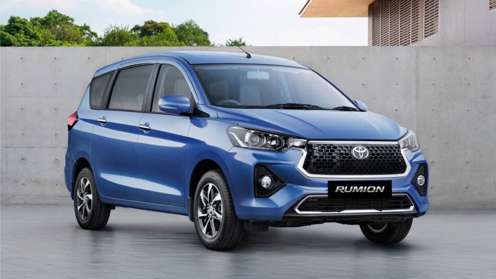 Toyota Rumion MPV launched at ₹10.29 lakh. Is it more more affordable ...