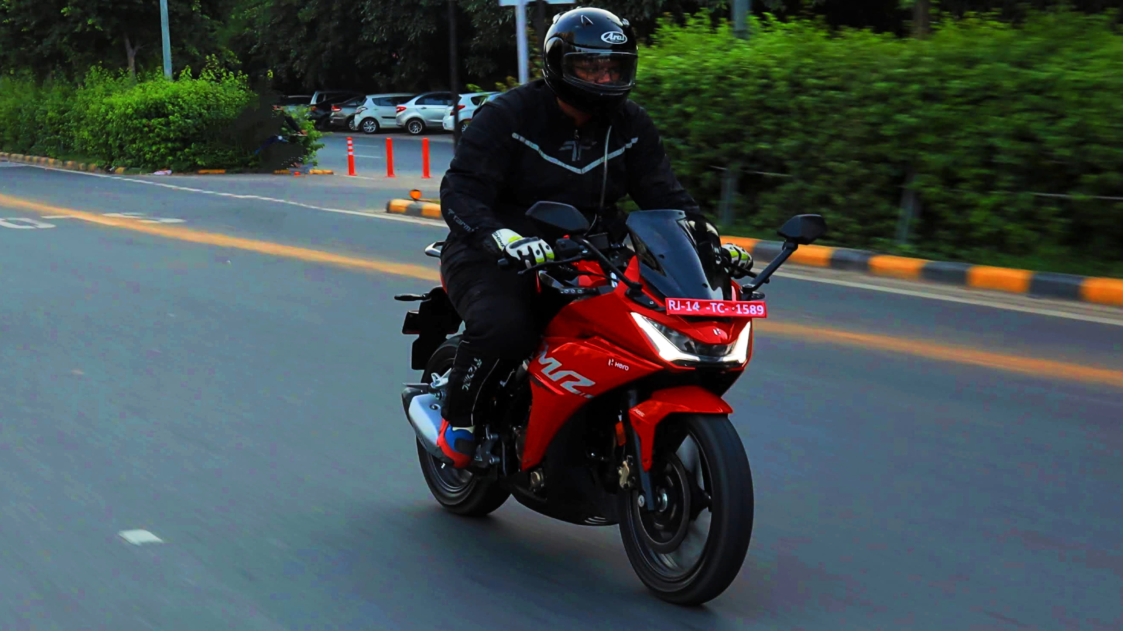 Hero claims a fuel efficiency of 36 kmpl on the Karizma XMR, which should make it comfortable for a range of nearly 400 km on its 11-litre fuel tank Hero claims a fuel efficiency of 36 kmpl on the Karizma XMR, which should make it comfortable for a range of nearly 400 km on its 11-litre fuel tank