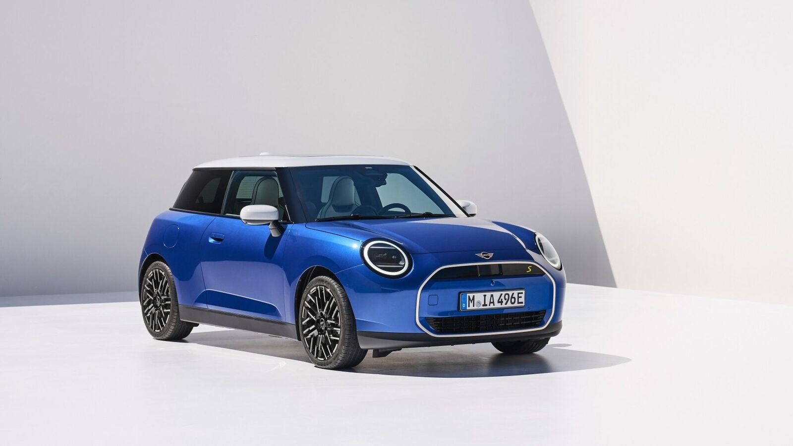 India-bound fifth-gen MINI Cooper EV breaks cover | HT Auto