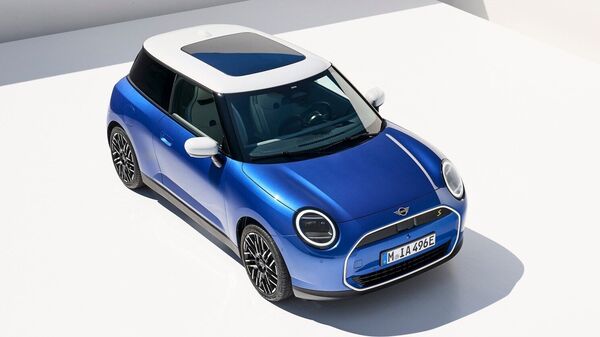 New MINI Cooper comes in two variants. The E variant comes with 75 kW battery pack while the Cooper SE variant comes with up to 95 kW battery pack. Using a fast charger, the latter can be charged from 10 per cent to 80 per cent in just under 30 minutes. New MINI Cooper comes in two variants. The E variant comes with 75 kW battery pack while the Cooper SE variant comes with up to 95 kW battery pack. Using a fast charger, the latter can be charged from 10 per cent to 80 per cent in just under 30 minutes.