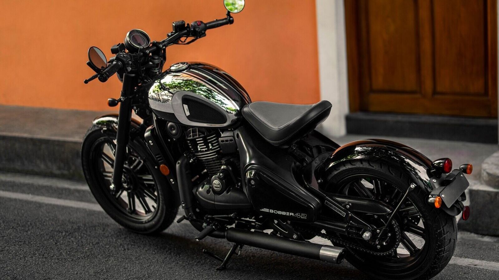 2023 Jawa 42 Bobber Black Mirror launched at Rs. 2.25 Lakh, gets alloy  wheels