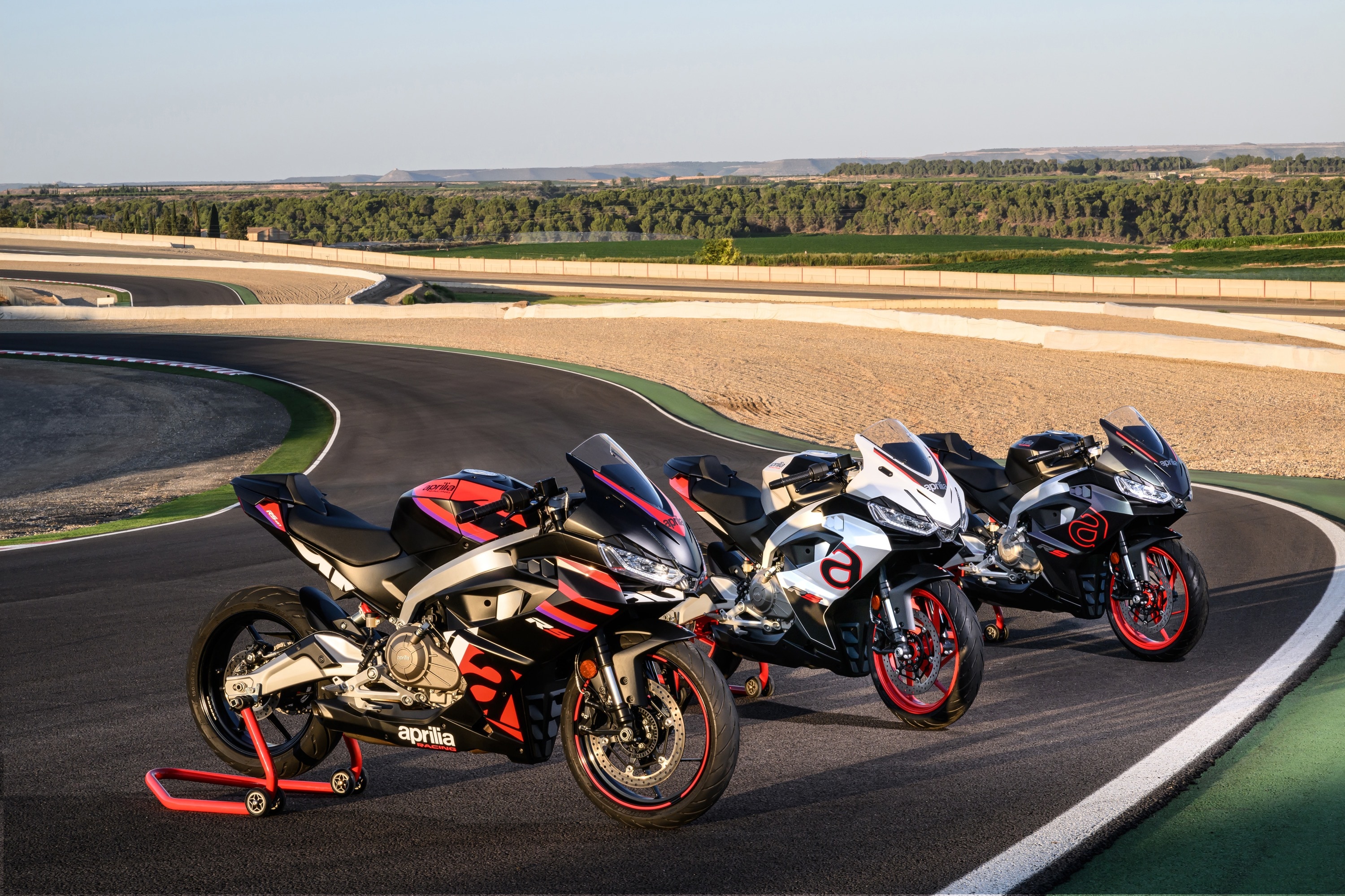 The Aprilia RS 457 gets ride-by-wire, three-level traction control, switchable dual-channel ABS and a quickshifter as an accessory
