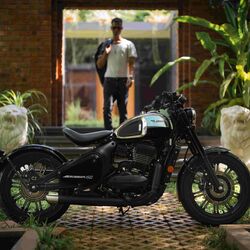 The manufacturer says that the Bobber embodies the essence of individuality and distinctiveness and makes it an emotional purchase for the owner, and the new Jawa 42 Bobber Black Mirror is an example of that. It added that the bike has been crafted with meticulous attention to detail, combined with unique design language that makes it standout.