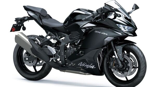 From the specifications, it is clear that the ZX-4R comes with a high-revving engine which means that the rider would need to work to extract all that power. So, the rider would need to climb the revs everytime he wants to make a overtake or accelerate. From the specifications, it is clear that the ZX-4R comes with a high-revving engine which means that the rider would need to work to extract all that power. So, the rider would need to climb the revs everytime he wants to make a overtake or accelerate.