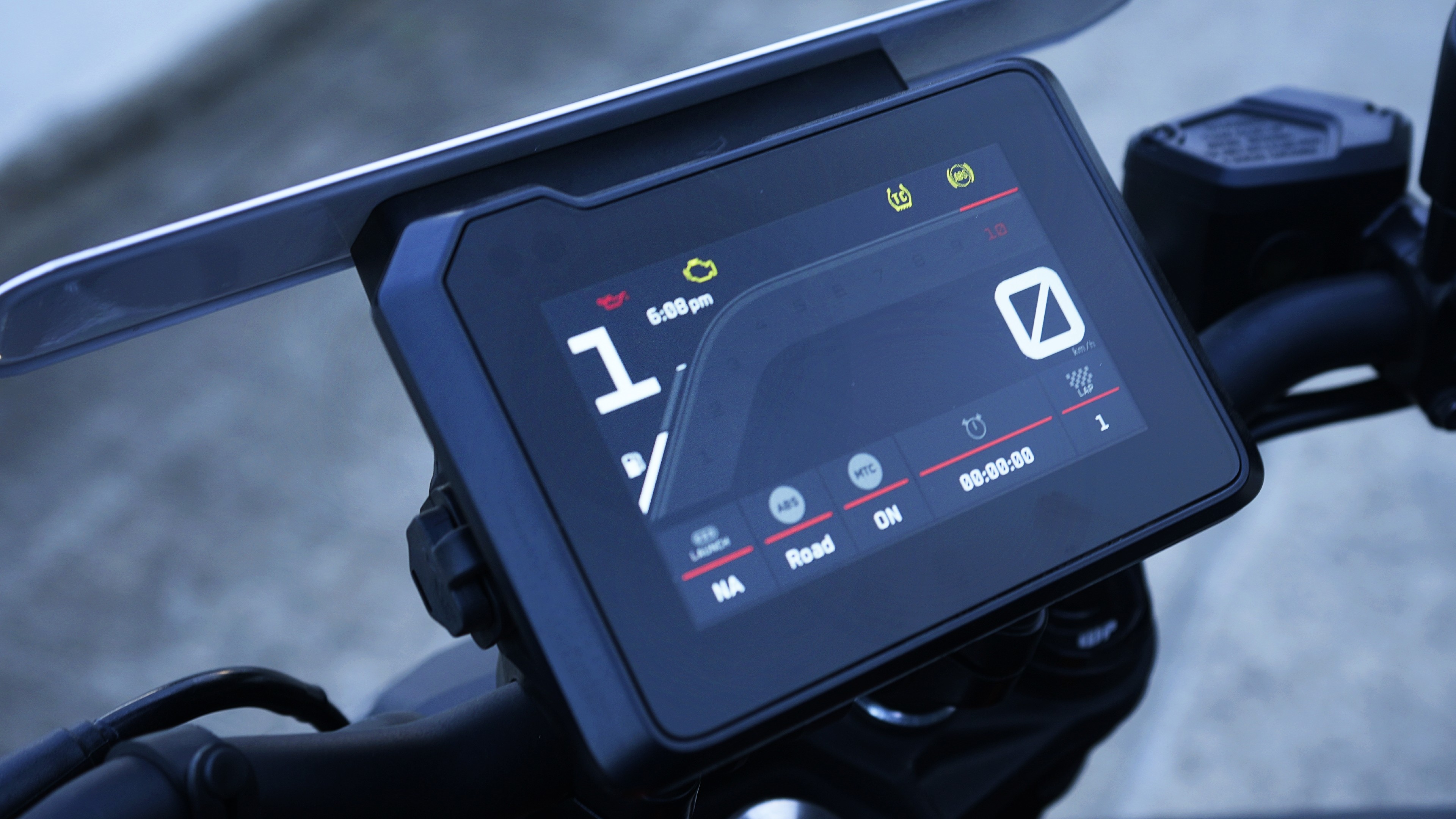 The 5-inch TFT screen on the new 390 Duke comes with a dedicated display for the Track mode that shows a lap timer. The unit also gets Bluetooth connectivity with turn-by-turn navigation