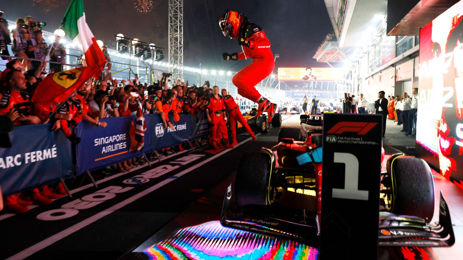 F1 Singapore Grand Prix Carlos Sainz wins, ends Verstappen's winning