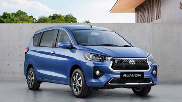toyota temporarily suspends bookings for rumion e-cng variant