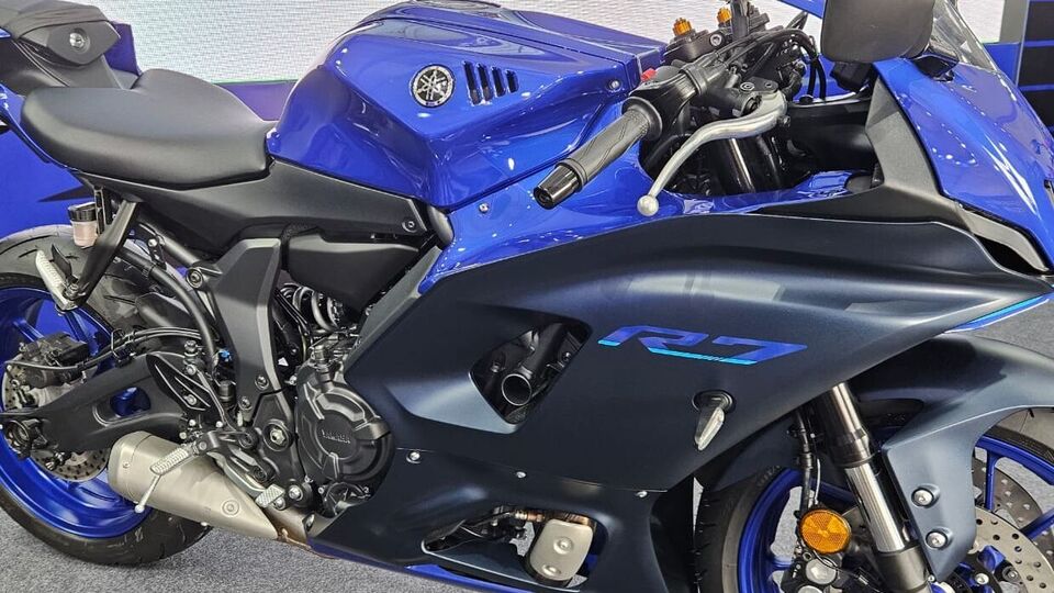 Yamaha R7
