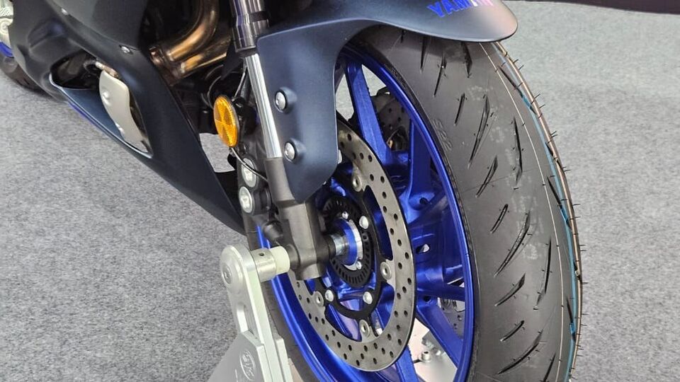 Yamaha R7