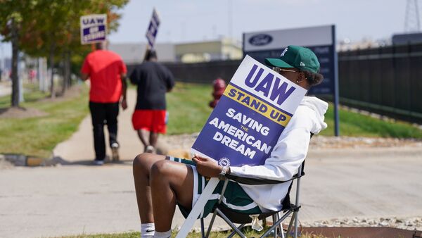 UAW strike Ford GM Stellantis