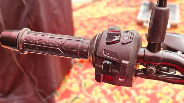 In terms of features, the Pulsar N150 comes with a USB port on the fuel tank that can be used for charging mobile devices. Apart from this, there is a single-channel Anti-lock braking system on offer. Bajaj does not offer Bluetooth connectivity. In terms of features, the Pulsar N150 comes with a USB port on the fuel tank that can be used for charging mobile devices. Apart from this, there is a single-channel Anti-lock braking system on offer. Bajaj does not offer Bluetooth connectivity.