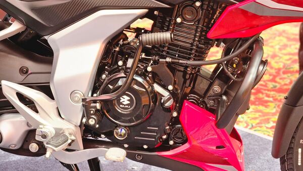 Bajaj says that the engine is tuned to produce torque at lower rpm. This means that the rider would be able to ride in the city in higher gear without frequent gear shifts. Speaking of gearshifts, Bajaj is using a 5-speed gearbox and the clutch action is also quite light. Bajaj says that the engine is tuned to produce torque at lower rpm. This means that the rider would be able to ride in the city in higher gear without frequent gear shifts. Speaking of gearshifts, Bajaj is using a 5-speed gearbox and the clutch action is also quite light.