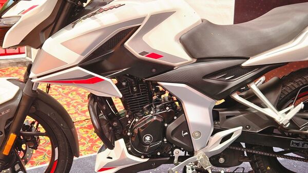 The engine on duty is the same unit that is found on the Pulsar P150. It is a 149.68 cc, four-stroke, single-cylinder-FI, air-cooled engine that puts out 14.3 bhp of max power at 8,500 rpm and 13.5 Nm of peak torque at 6,000 rpm. The engine on duty is the same unit that is found on the Pulsar P150. It is a 149.68 cc, four-stroke, single-cylinder-FI, air-cooled engine that puts out 14.3 bhp of max power at 8,500 rpm and 13.5 Nm of peak torque at 6,000 rpm.