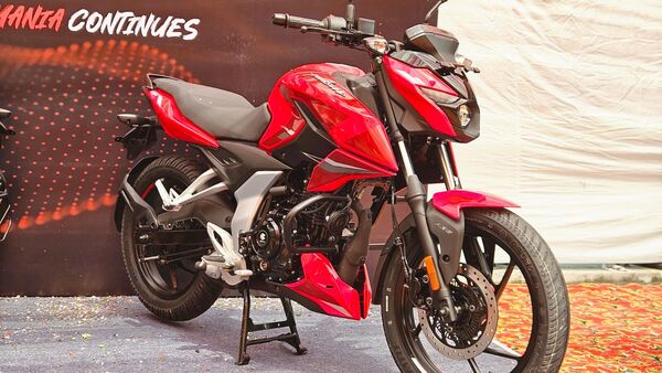 Pulsar new model on sale red colour