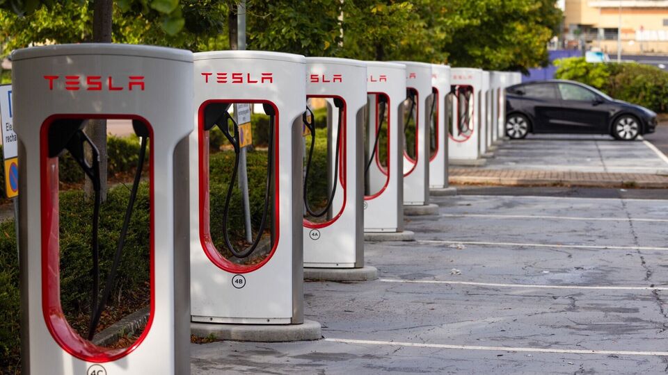 Tesla Supercharger 