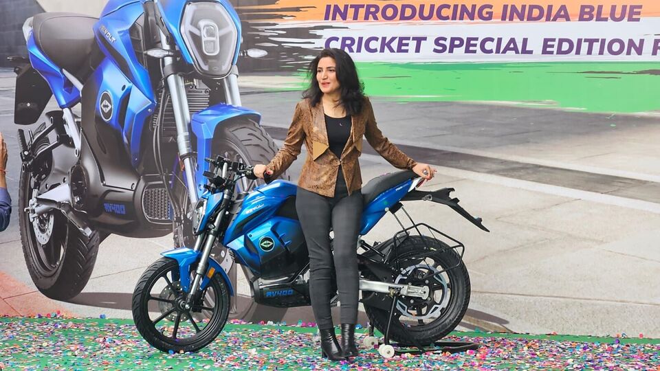 Revolt RV400 Cricket Special Edition