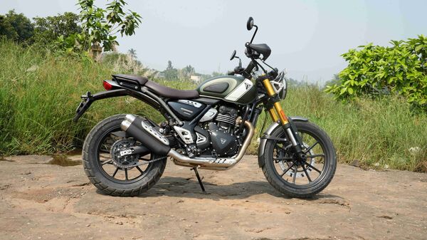 When compared to the Speed 400, Triumph has reworked the suspension and it now has 10 mm travel in the front and 20 mm travel at the rear. The total suspension travel at both ends stands at 150 mm. The only adjustment the motorcycle gets is of the pre-load of the rear suspension. When compared to the Speed 400, Triumph has reworked the suspension and it now has 10 mm travel in the front and 20 mm travel at the rear. The total suspension travel at both ends stands at 150 mm. The only adjustment the motorcycle gets is of the pre-load of the rear suspension.