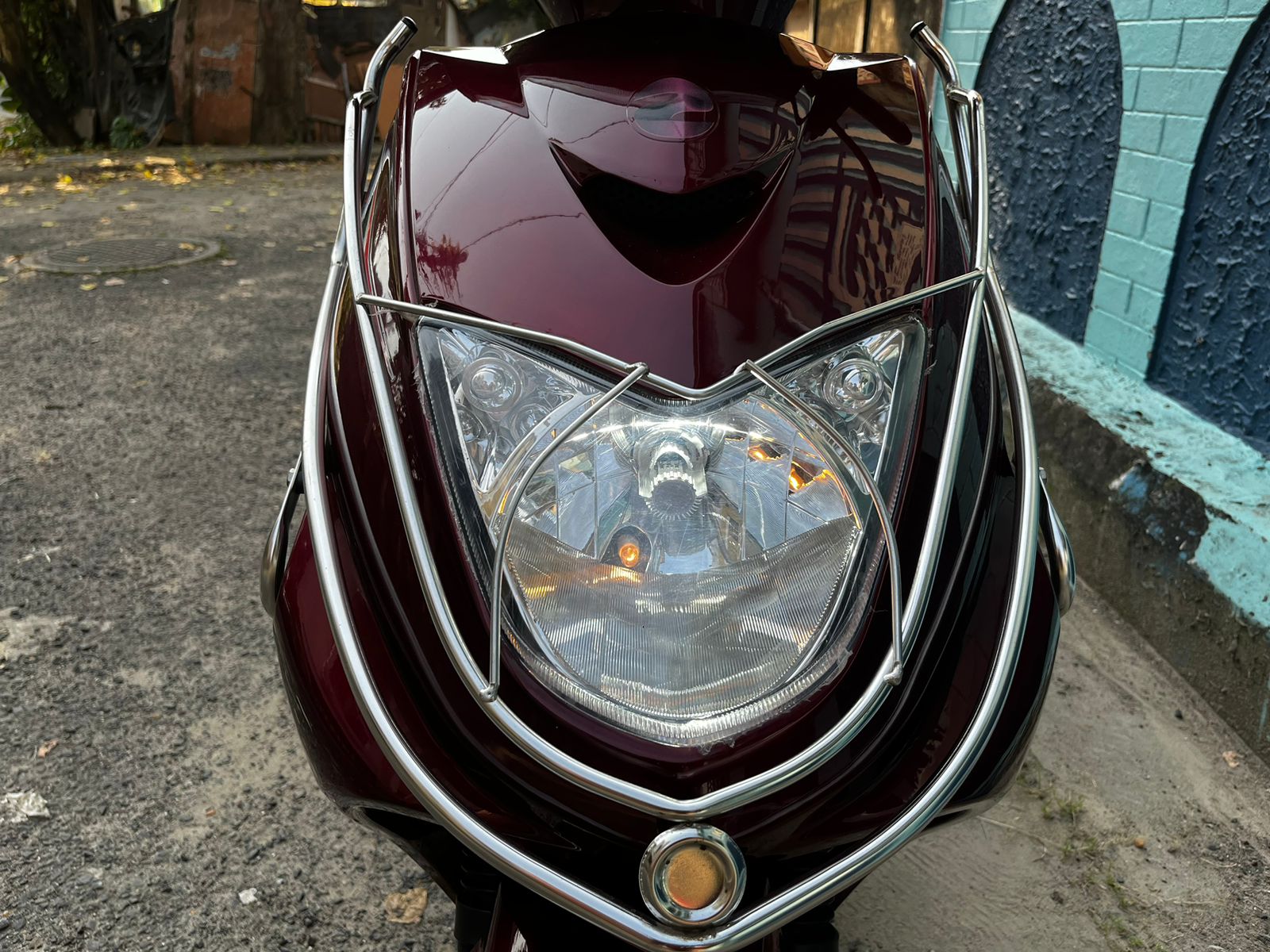 The scooter gets a large inverted delta-shaped headlamp positioned at the centre of the front cowl. Lords Zoom