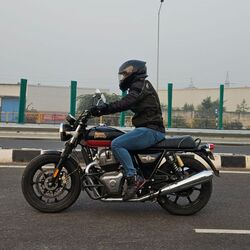 In dull lighting conditions, the Olive colour can be mistaken as black.