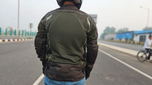 At the rear, there is a foam protector which can be swapped out for a different armour. Royal Enfield Streetwind V3