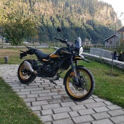 Royal Enfield is all set to launch the new Himalayan 450 motorcycle in India. Ahead of the launch we got an opportunity to get up and close with the new bike which comes with several changes.