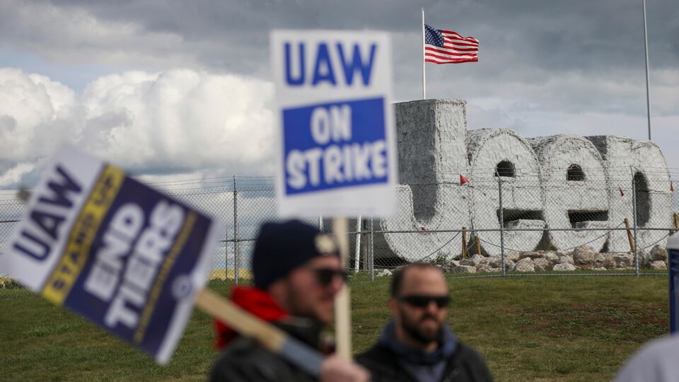 UAW strike Jeep Stellantis