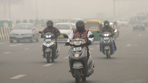 Delhi pollution BS3 BS4 vehicle ban