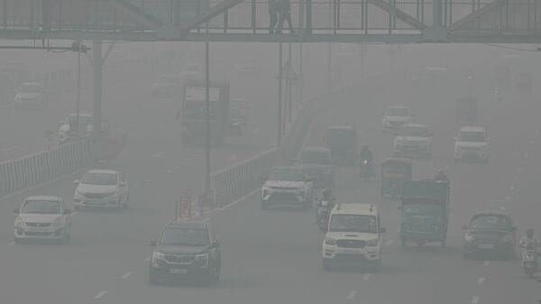 Delhi AQI pollution BS4 vehicle ban