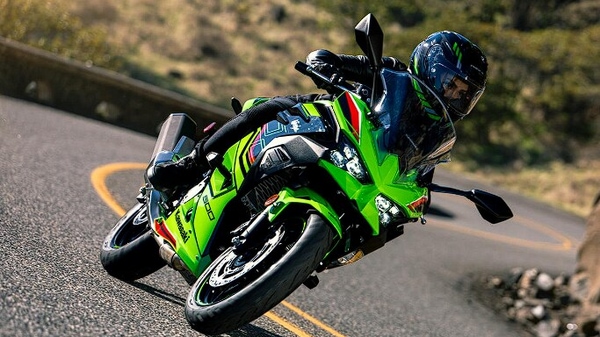 The Kawasaki Ninja 500 gets a bigger 451 cc parallel-twin motor that makes more power and torque than the Ninja 400. It also offers better low-end tractability