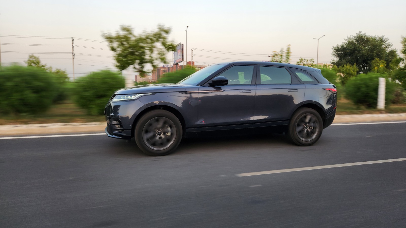 An eight-speed automatic transmission and Terrain Response 2 system comes standard on the Range Rover Velar, regardless of which engine option is opted for. Range Rover Velar