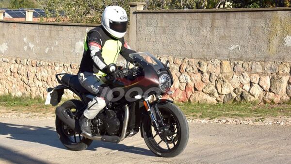 Triumph Thruxton 400 Spy Shot