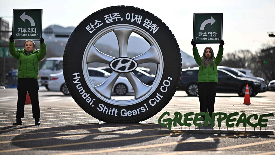 Greenpeace Hyundai SUV pollution protest