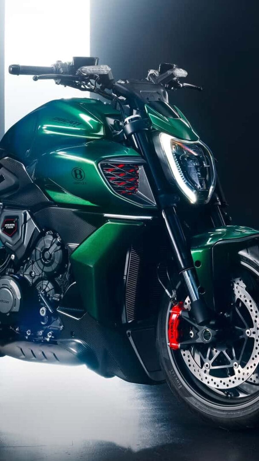 Ducati - Discover the new Diavel for Bentley